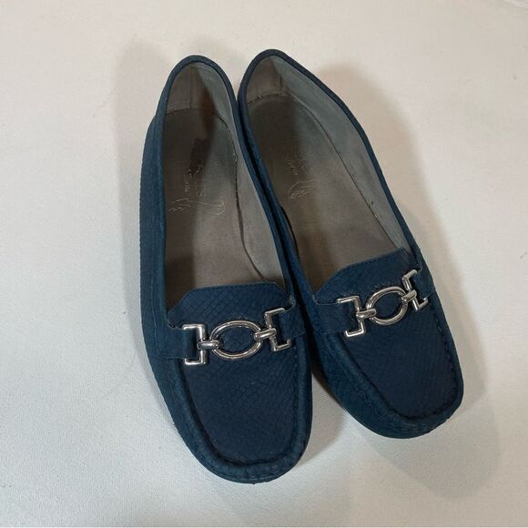 Aerosoles Hazelnut Navy loafers silver buckle size 9 - Picture 7 of 10